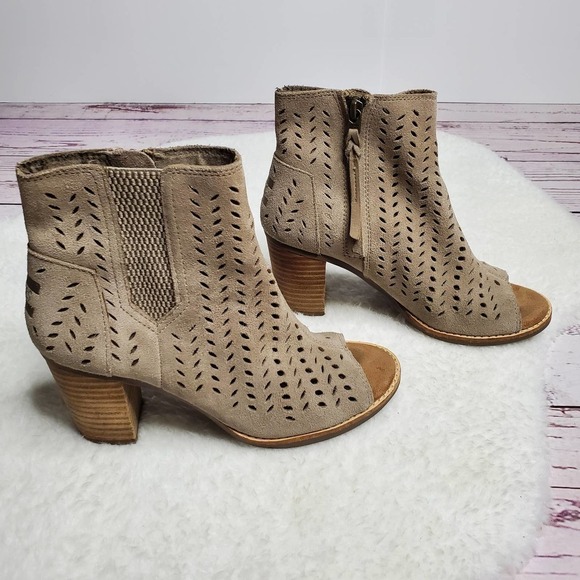 TOMS Majorca Diamond Perforated Suede Peep Toe Booties Desert Taupe Size 5.5 - Picture 6 of 11